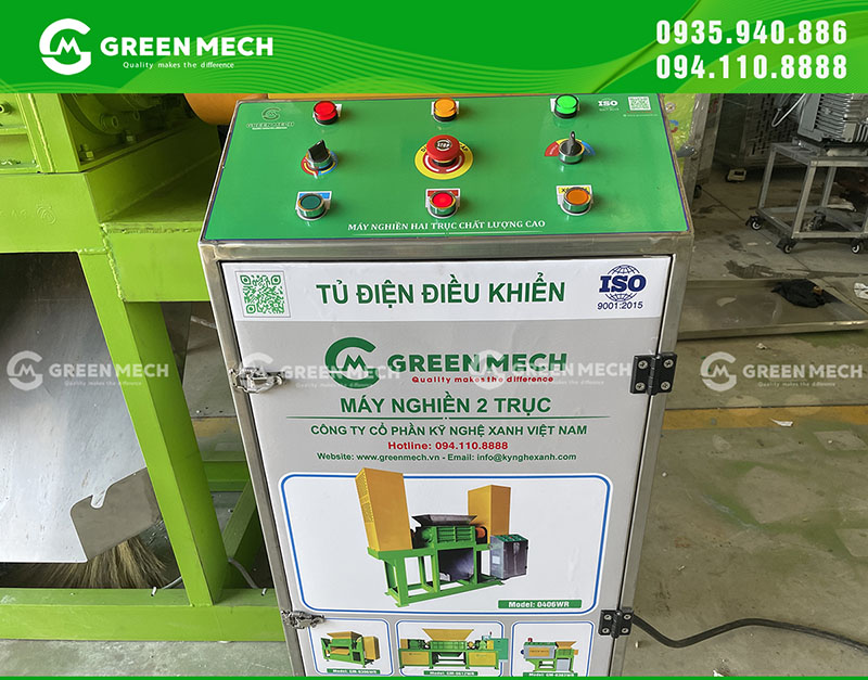 Tủ điện điều khiển của máy nghiền 2 trục hiện đại, có chú thích dễ sử dụng